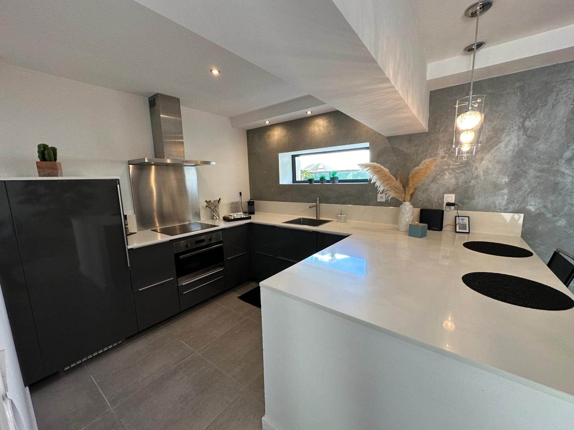 Maison Contemporaine Avec Piscine Privee Chauffee, Entre Plages Et Provence, Borne 11 Kw Istres Bagian luar foto