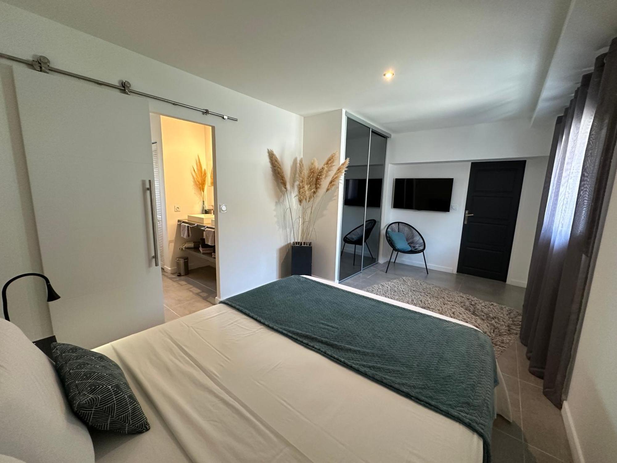 Maison Contemporaine Avec Piscine Privee Chauffee, Entre Plages Et Provence, Borne 11 Kw Istres Bagian luar foto
