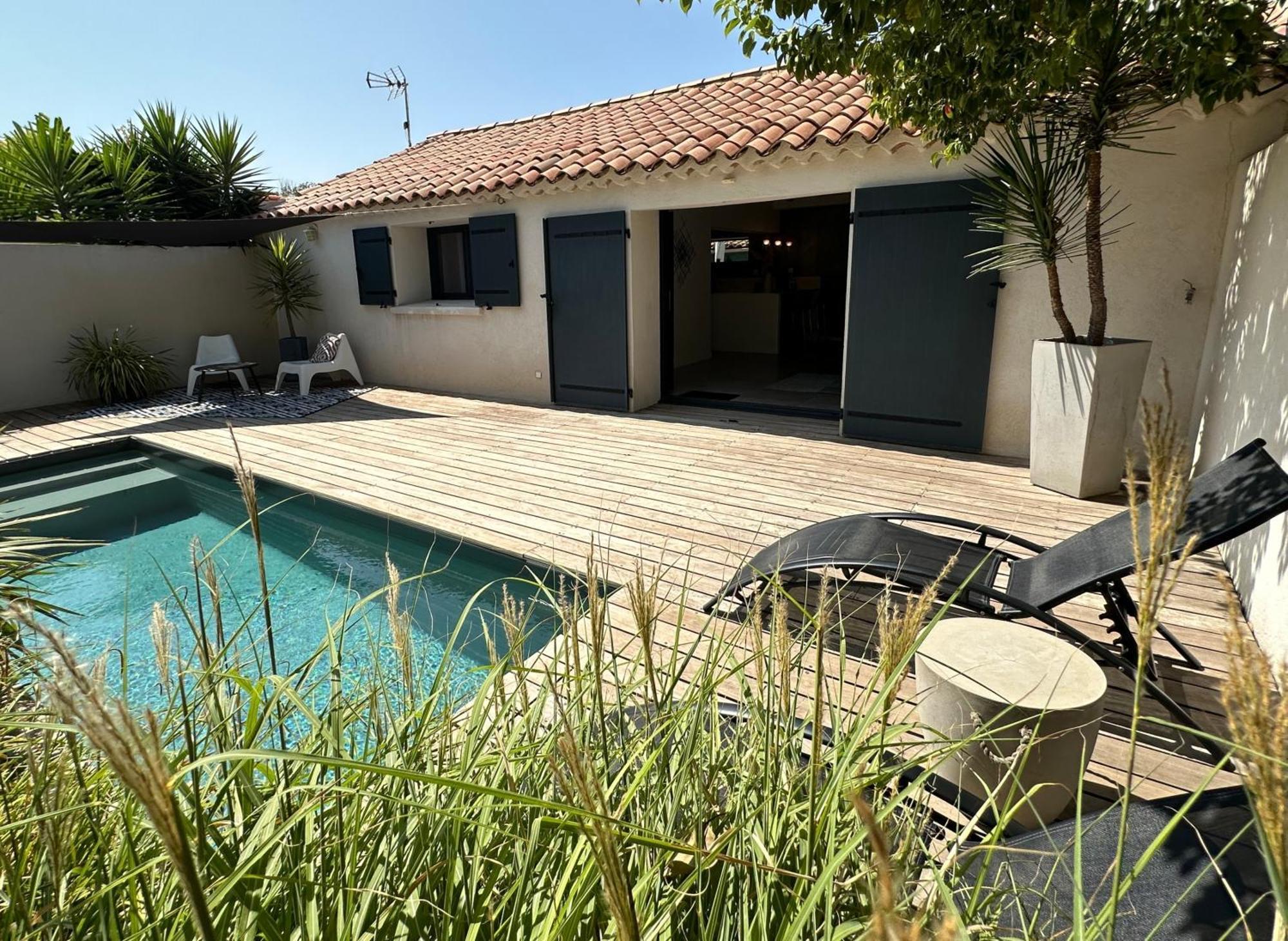 Maison Contemporaine Avec Piscine Privee Chauffee, Entre Plages Et Provence, Borne 11 Kw Istres Bagian luar foto